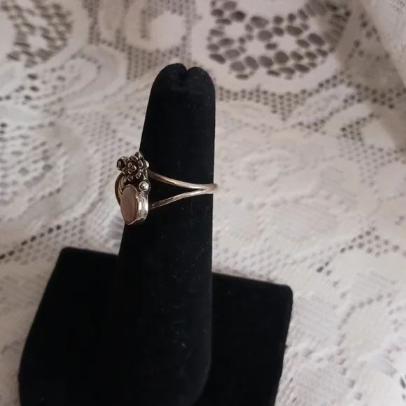 Beautiful Vintage Sterling Ring Size 5.75 - Picture 2 of 6